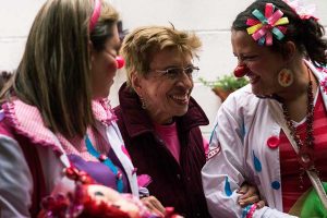 Terapia de la risa en el adulto mayor